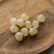 Irregular 15x14 mm acrylic beads - Beige marbled x10