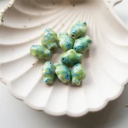 Ceramic fish bead 16x13 mm - Light green - Blue x1