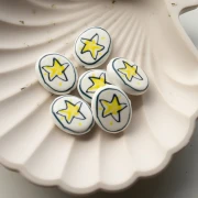 Ceramic oval bead 19.5x16 mm - Star motif - White - Yellow x1