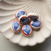 Ceramic oval bead 20.5x17 mm - shell motif - White - Blue - Red x1