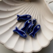 Ceramic fish pendant 25x10 mm - Dark blue x1