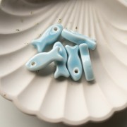 Ceramic fish pendant 25x10 mm - Sky blue x1