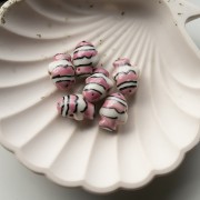 Ceramic clown fish bead 13x17.5 mm - Old pink - White x1