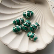 Ceramic clown fish bead 13x17.5 mm - Dark green - White x1