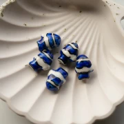 Ceramic clown fish bead 13x17.5 mm - Dark blue - White x1