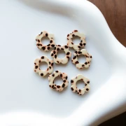 14 mm Acetate Flower Pendant - Mottled Brown - Cream x1