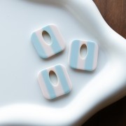 Acetate 21 mm hollow square pendant - White - Light blue stripes x1