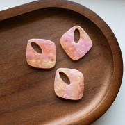 Hollow diamond pendant 28x25 mm, acetate - Pearlescent marbled salmon x1