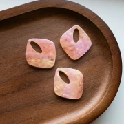 Hollow diamond pendant 28x25 mm, acetate - Pearlescent marbled salmon x1