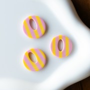 Round hollow acetate pendant 21 mm - Striped Light Pink - Yellow x1