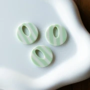 Round hollow acetate pendant 21 mm - Light green stripes - Ecru x1