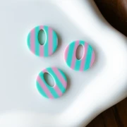 Round hollow acetate pendant 21 mm - Turquoise stripes - Light pink x1