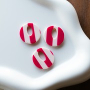 Acetate 21 mm Round Hollow Pendant - White Stripes - Raspberry x1