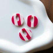 Acetate 21 mm Round Hollow Pendant - White Stripes - Raspberry x1