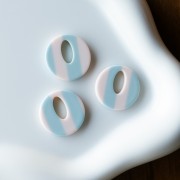 21 mm round acetate pendant - White - Light blue stripes x1