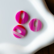 21 mm round acetate pendant - Fuschia stripes - Red - White x1