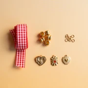 Mes bijoux DIY - Necklace kit with gingham ribbon and heart charms