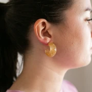 29 mm wide resin hoop earrings - Silver glitter x2
