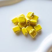 10 mm square ceramic bead - Yellow x1