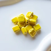 10 mm square ceramic bead - Yellow x1