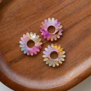 20 mm Acetate Daisy Flower Pendant - Marbled Pink - Ochre - Ivory - Blue-Gray