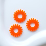 20 mm Translucent Acrylic Daisy Flower Pendant - Orange x1