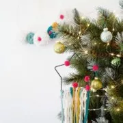 Round synthetic pompom 2 cm Mint x1