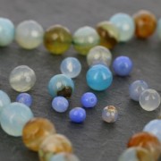 Beads Faceted round beads in coloured agate 8 mm Corn Flower Blue x10