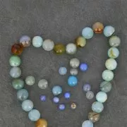 Round faceted beads in tinted agate 7.8 mm Corn Flower Blue x10