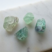 Irregular raw gemstone bead, 25–35 mm – Green fluorite x1