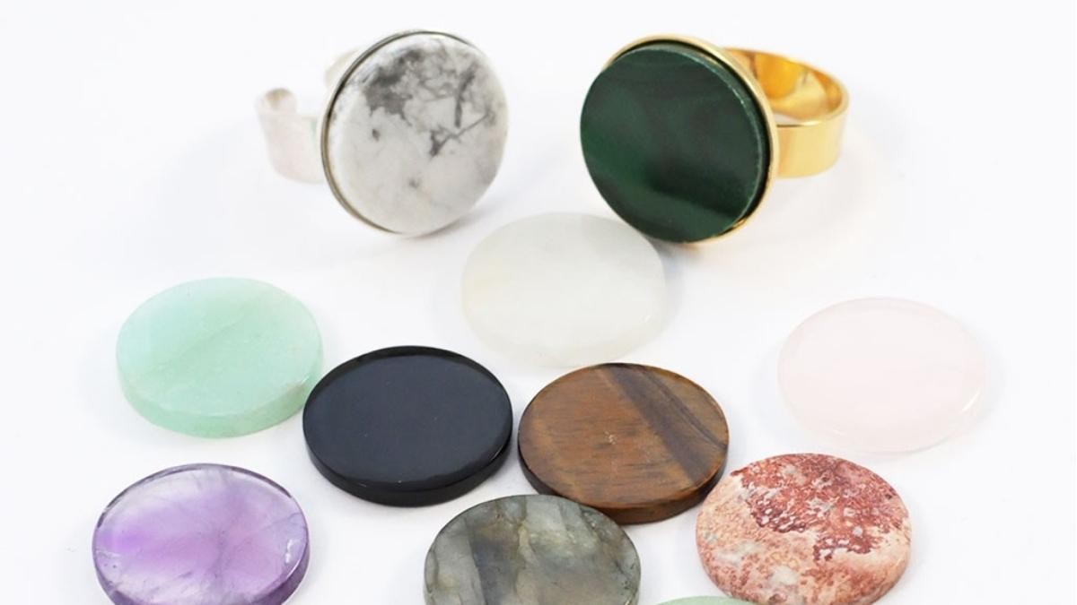 Schema  How to glue a cabochon on a setting ?