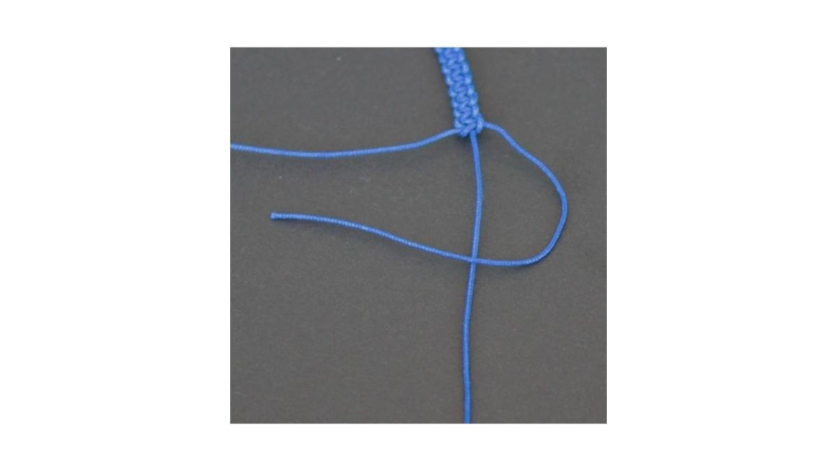 Learn how to make a macrame knot : Step 5