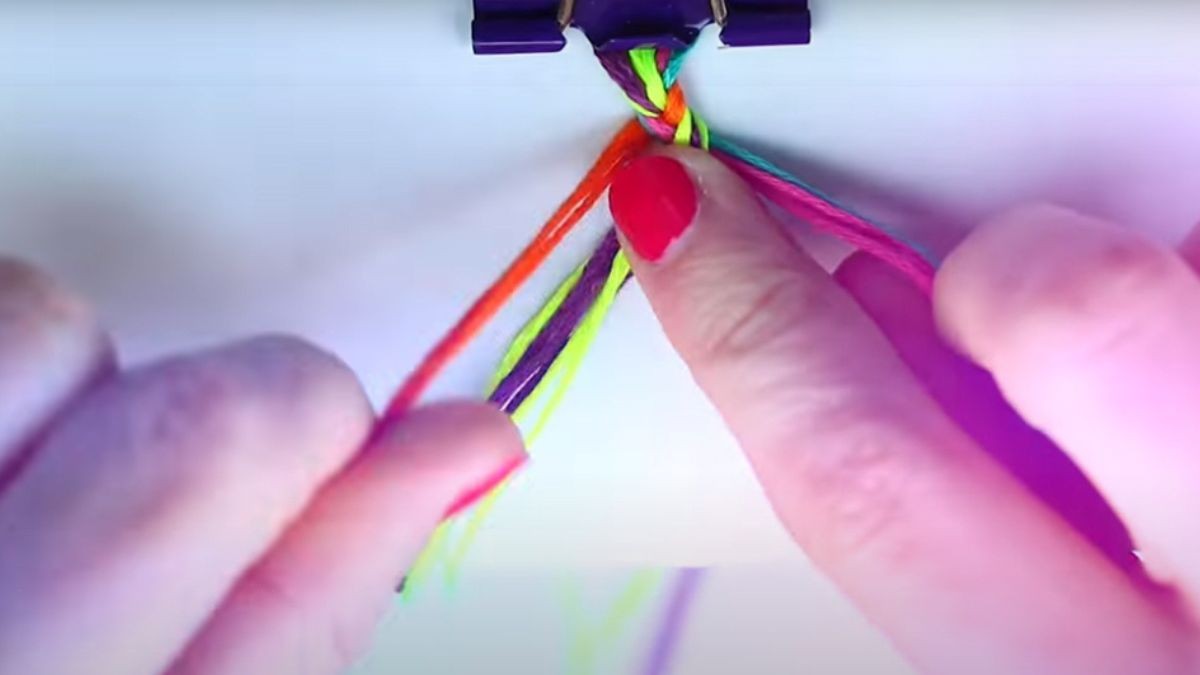 Make a brazilian bracelet : Step 1