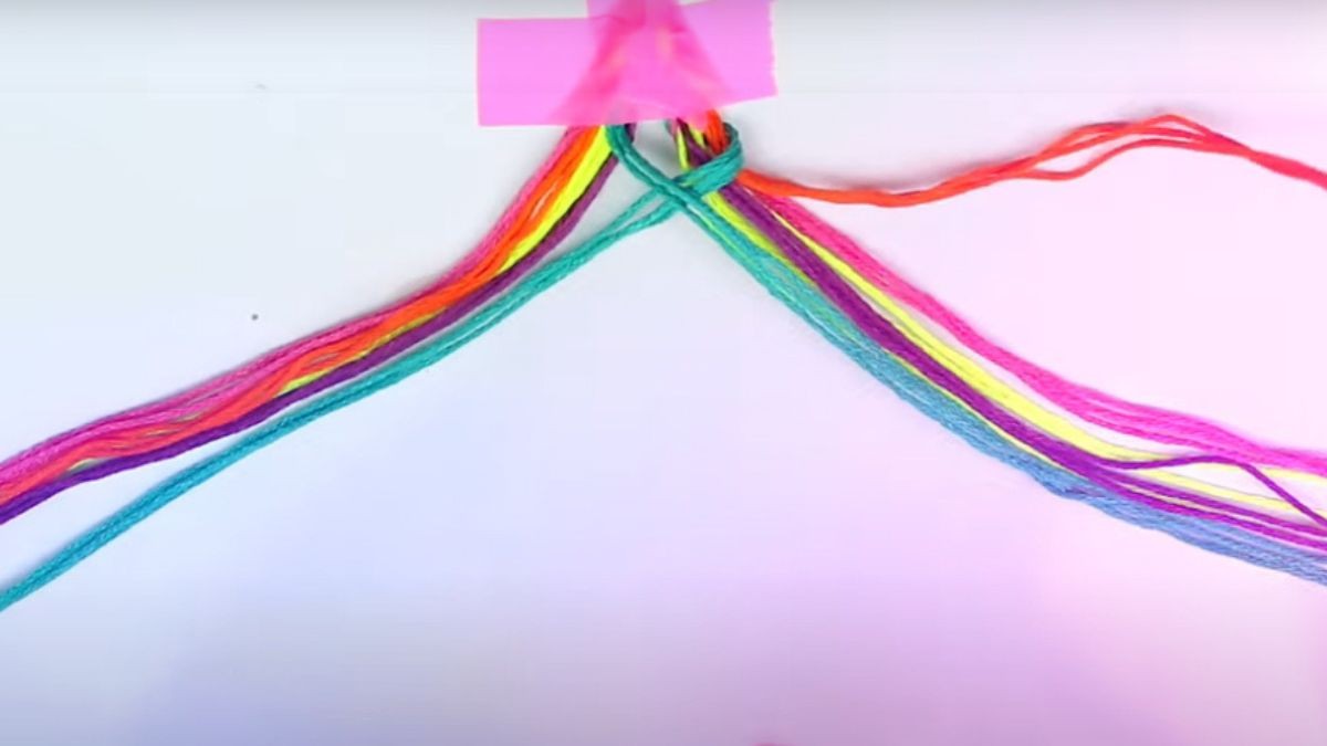 Make a brazilian bracelet : Step 2