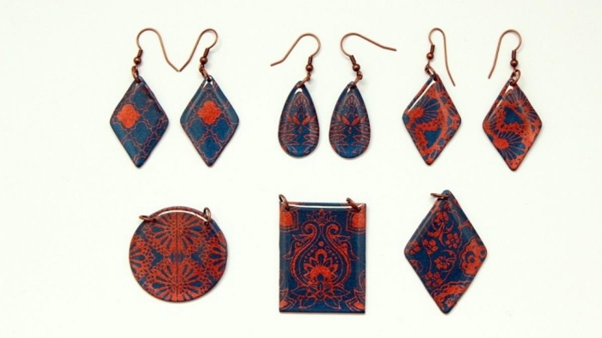 Schema  How to use a silk screen on the polymer clay and with metal powder