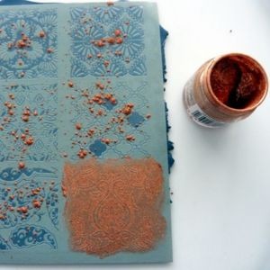How to use a silk screen on the polymer clay and with metal powder : Step 2