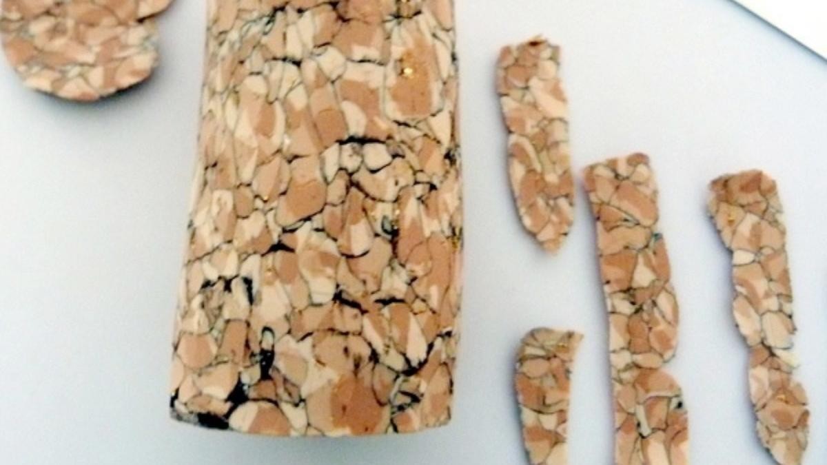 How to create an imitation cork in polymer clay? How to create an imitation cork in polymer clay?