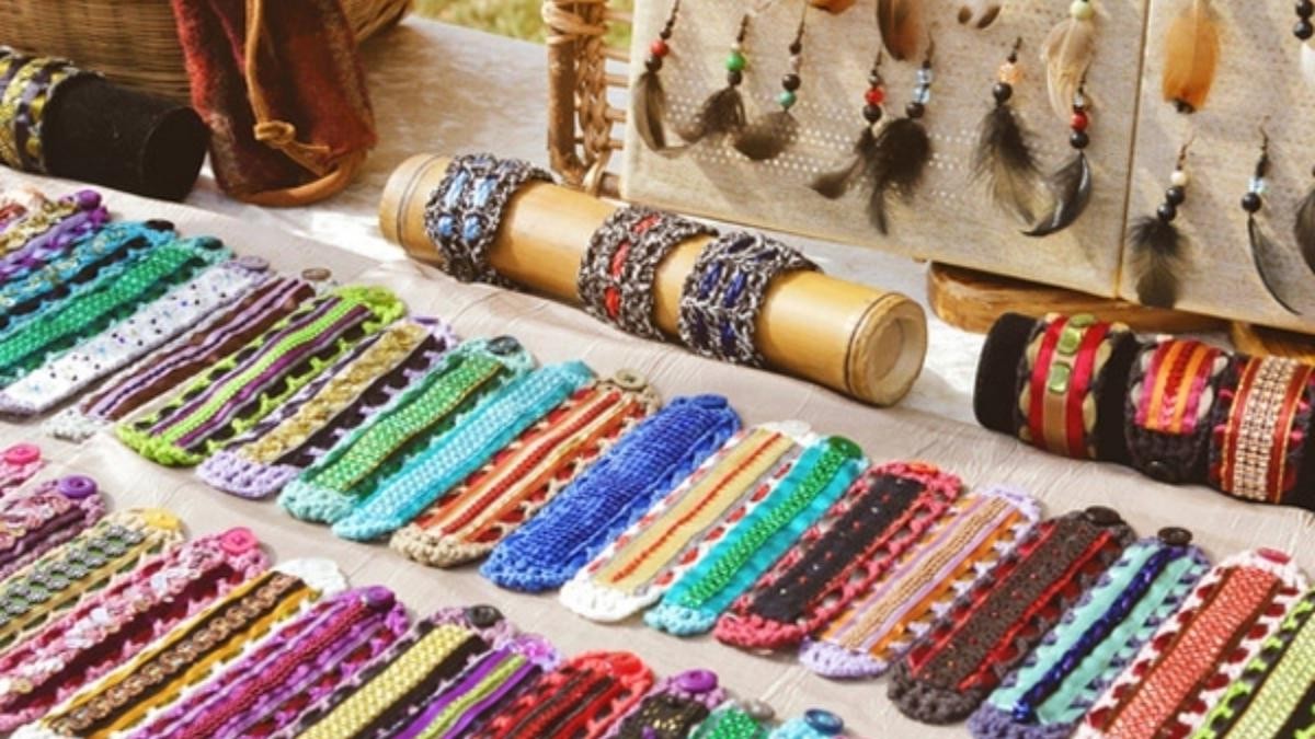 Designers' market: how to make a beautiful stand?
