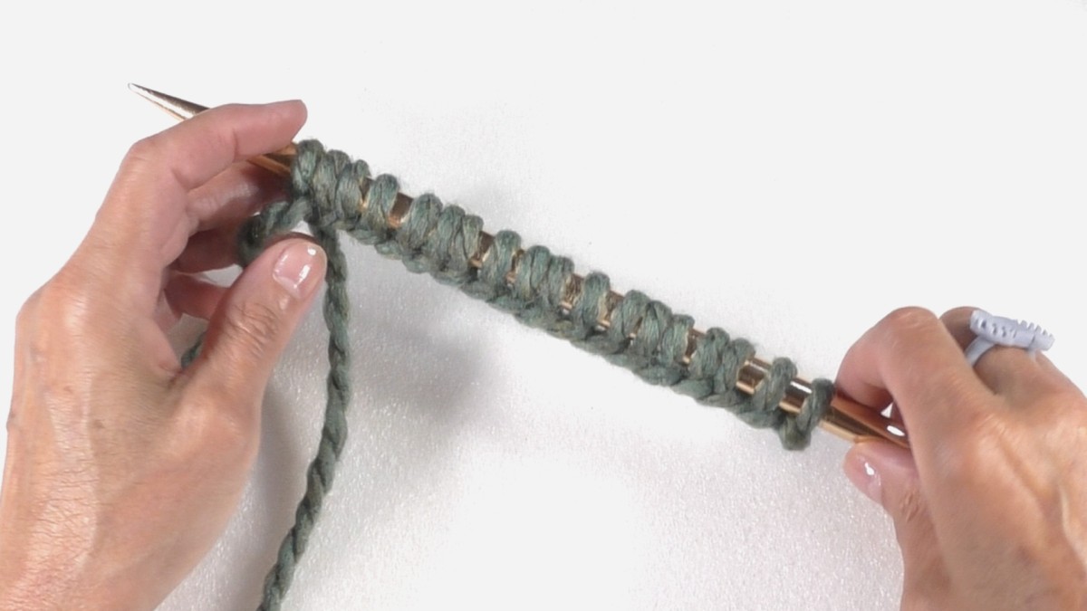 How do I knit a purl stitch? : Step 1