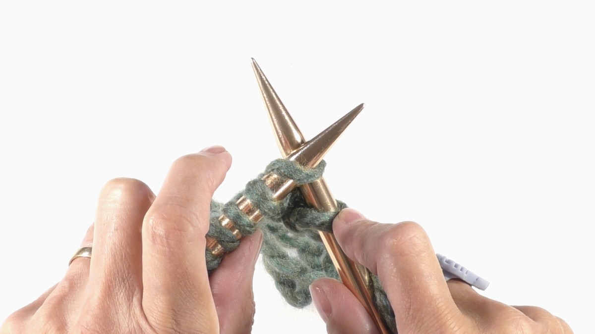 How do I knit a purl stitch? : Step 14