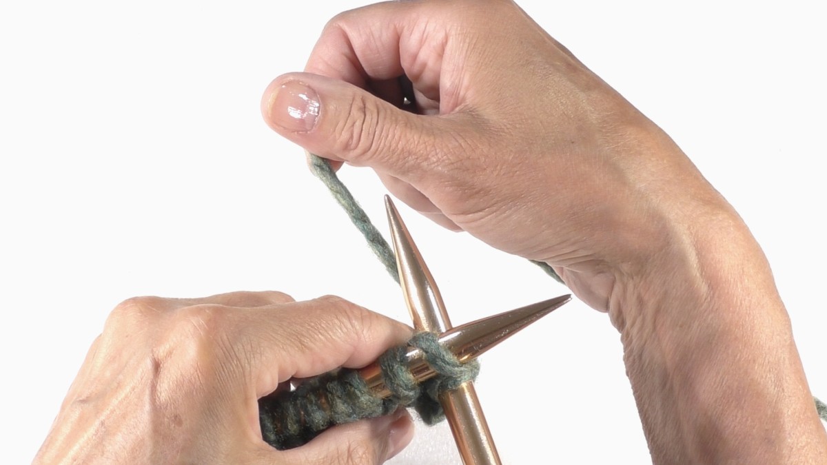 How do I knit a purl stitch? : Step 16