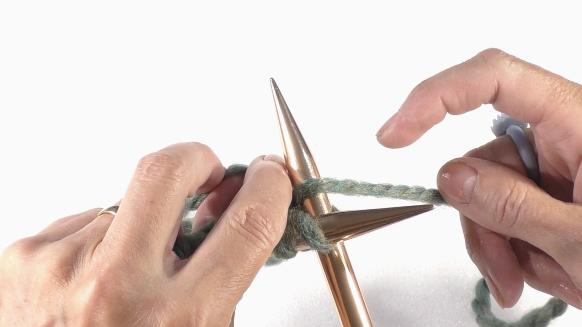 How do I knit a purl stitch? : Step 17