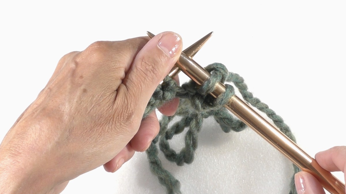 How do I knit a purl stitch? : Step 20