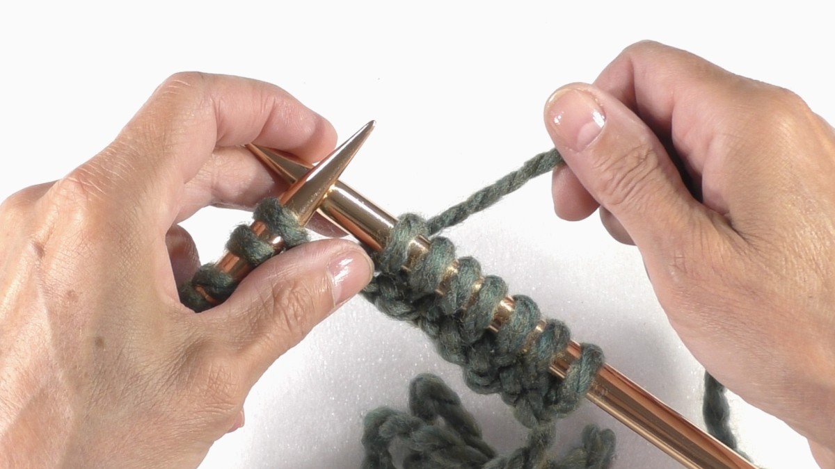 How do I knit a purl stitch? : Step 21