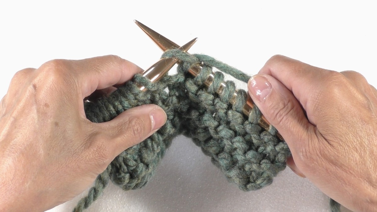 How do I knit a purl stitch? : Step 24