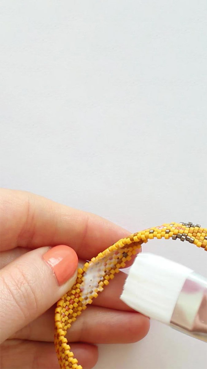 Schema How to stiffen a weaving of pearls? Schema How to stiffen a weaving of pearls?