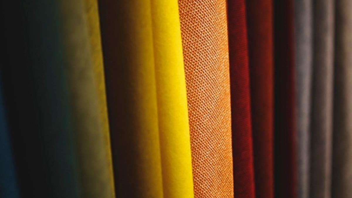 How to cut a fabric in the direction of the right thread? How to cut a fabric in the direction of the right thread?