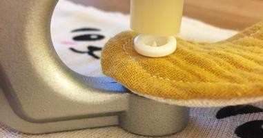 How to put a snap with pliers?