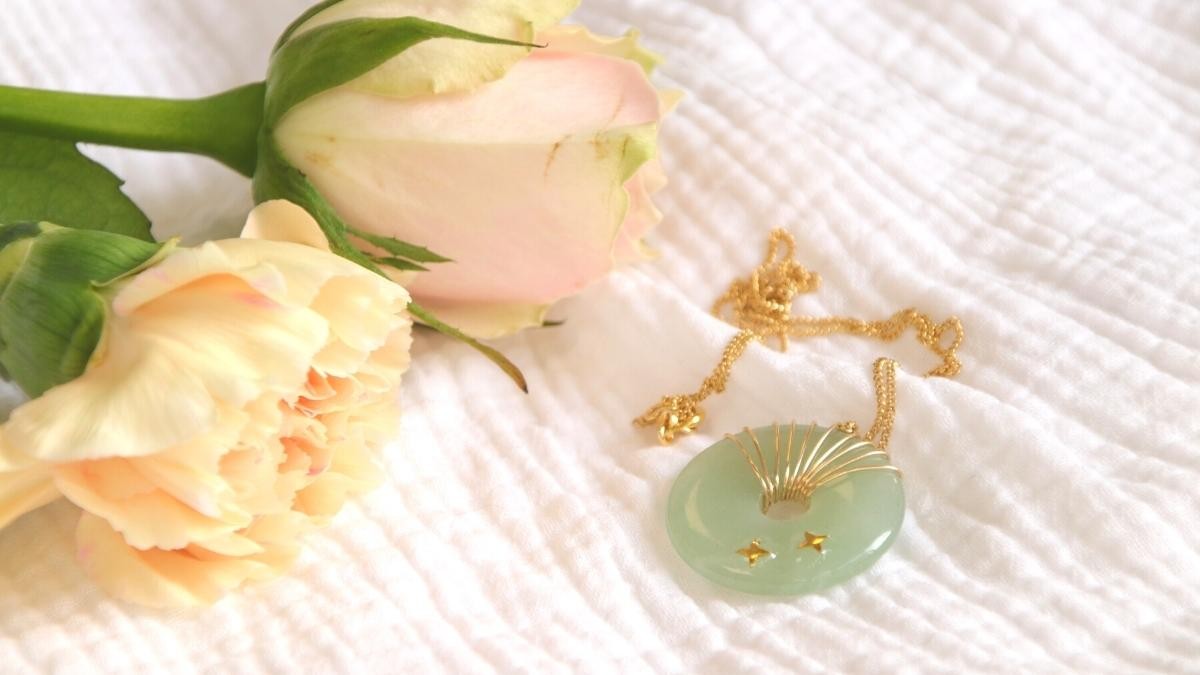 How to untangle a necklace chain?