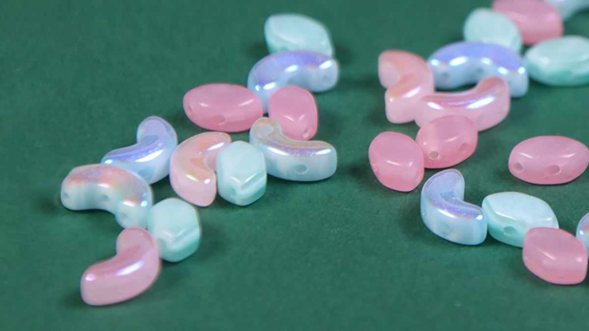 Choose the color of the beads to make your jewelry